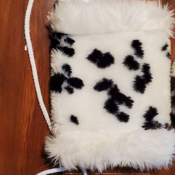 Hand Warmer Muff Faux Dalmation Fur Girls Plus Bonus Hat - Black White Spotted - Picture 4 of 8
